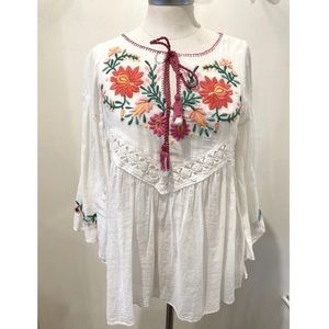 Derhy Desdemone Embroidered Top